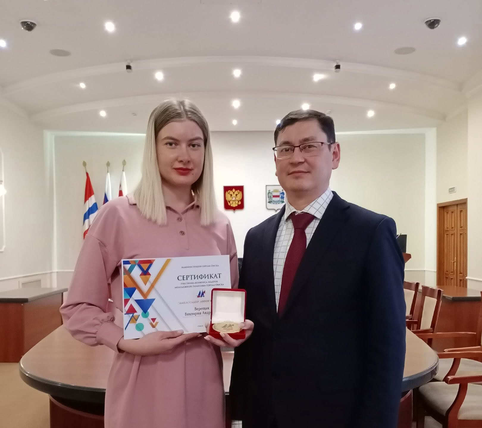 26 января торжественно наградили лидеров конкурса «Амбассадор_автор перемен», в котором принимали участие 52 человека, это лидеры молодежной среды в возрасте от 14 до 35 лет. 26 января торжественно наградили лидеров конкурса «Амбассадор_автор перемен», в котором принимали участие 52 человека, это лидеры молодежной среды в возрасте от 14 до 35 лет.